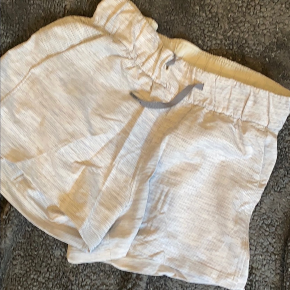 Lululemon On the Fly Heather Gray Shorts 4
